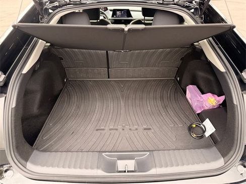 Used 2024 Toyota Prius Prime SE image 6