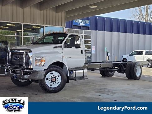 New 2026 Ford F750 2WD Crew Cab Super Duty image 1