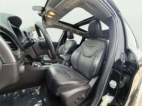 Used 2019 Jeep Cherokee Limited AWD/4WD image 21