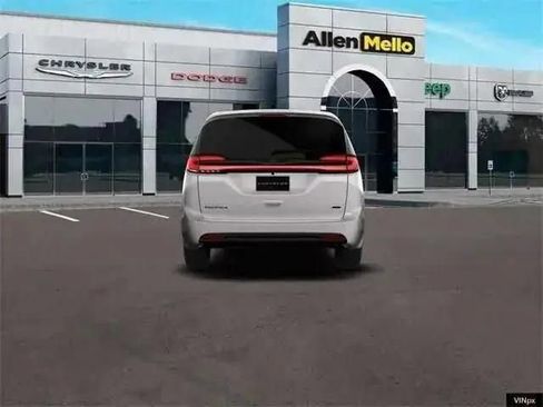 New 2026 Chrysler Pacifica Select image 6