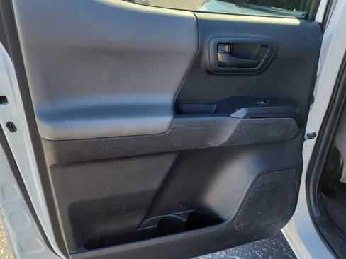 Used 2022 Toyota Tacoma SR image 12