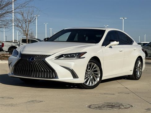 Used 2021 Lexus ES 300h Ultra Luxury w/ Accessory Package 2 image 2