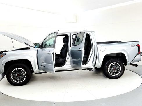 Used 2025 Toyota Tacoma TRD Sport w/ TRD Sport Premium Package AWD/4WD image 10