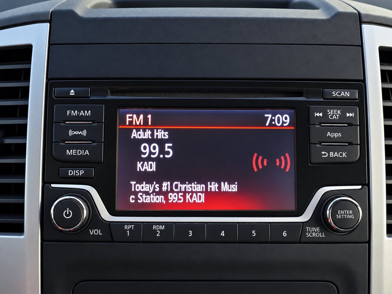 Used 2015 Nissan Frontier SV RWD image 16