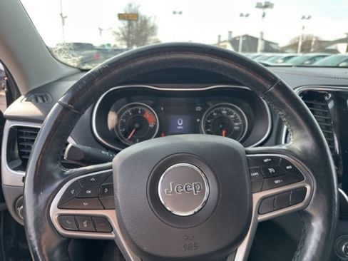 Used 2019 Jeep Cherokee Limited image 8