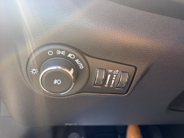 Used 2024 Jeep Compass Latitude AWD/4WD image 17
