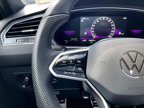 Used 2023 Volkswagen Tiguan SE R-Line image 23