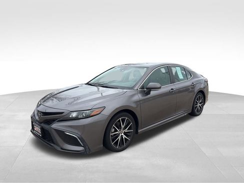 Used 2023 Toyota Camry SE image 9
