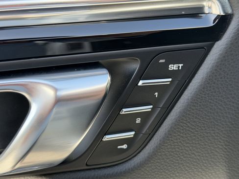 Certified 2025 Porsche Macan image 22