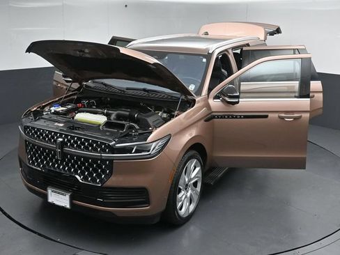 Certified 2025 Lincoln Navigator Black Label AWD/4WD image 56