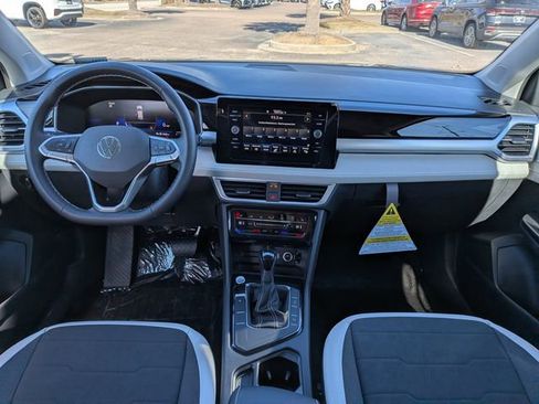 New 2026 Volkswagen Taos SE FWD image 15