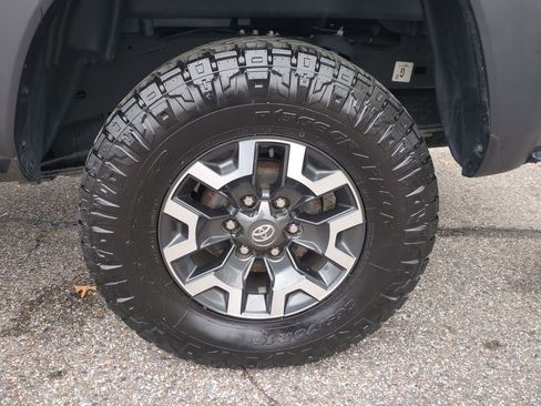 Used 2022 Toyota Tacoma TRD Off-Road image 30