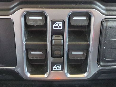 Used 2022 Jeep Wrangler Unlimited Sahara w/ Cold Weather Group AWD/4WD image 24