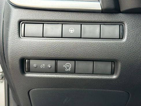 Used 2023 Nissan Rogue SV image 33