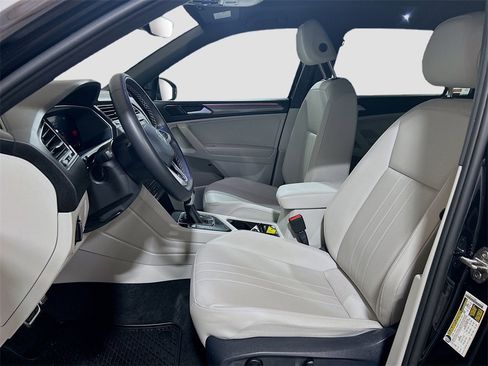 Used 2023 Volkswagen Tiguan SE R-Line image 18