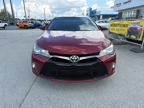 Used 2017 Toyota Camry SE w/ Moonroof Package FWD image 3