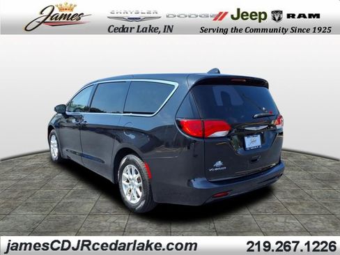 Used 2020 Chrysler Voyager LX image 3