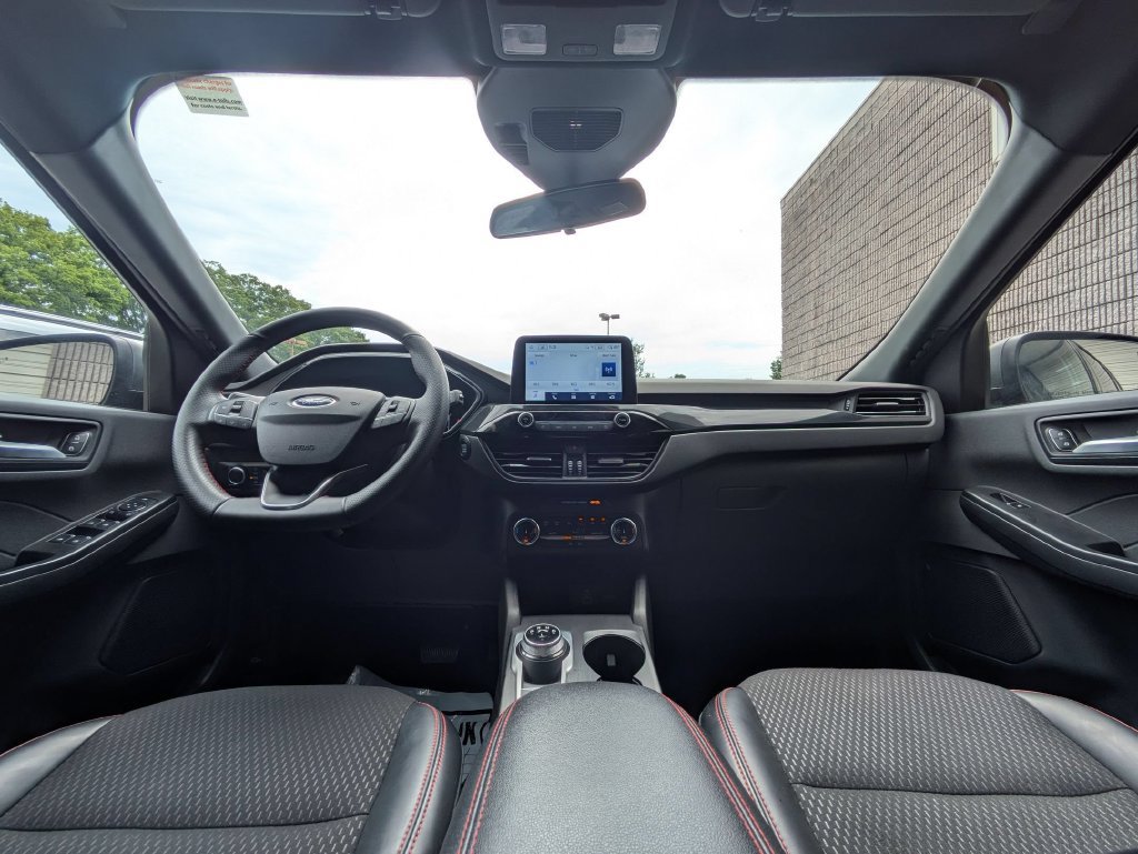 Used 2025 Ford Escape ST-Line AWD/4WD image 25