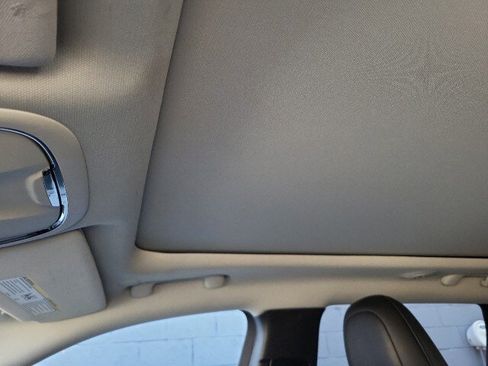 Used 2022 Jeep Cherokee Limited image 16