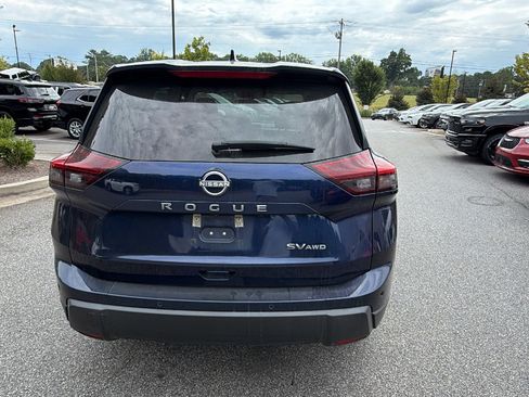 Used 2024 Nissan Rogue SV AWD/4WD image 9