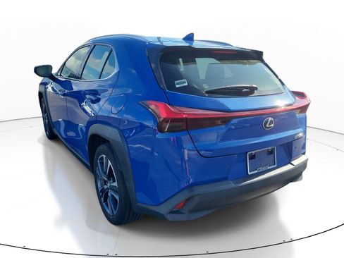 Used 2022 Lexus UX 200 w/ Accessory Package (Z2) FWD image 4