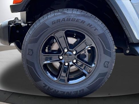 Used 2023 Jeep Wrangler Unlimited Sahara AWD/4WD image 32