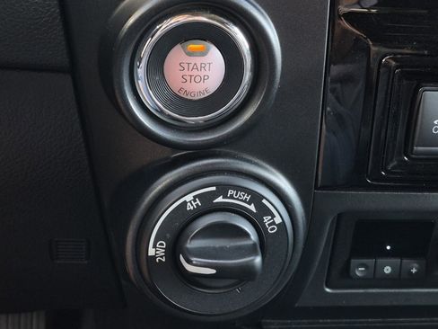 Used 2020 Nissan Titan PRO-4X w/ Pro-4x Convenience Package image 25