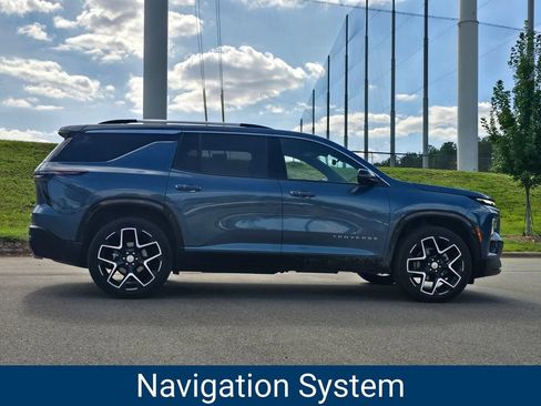 Certified 2025 Chevrolet Traverse High Country FWD image 2