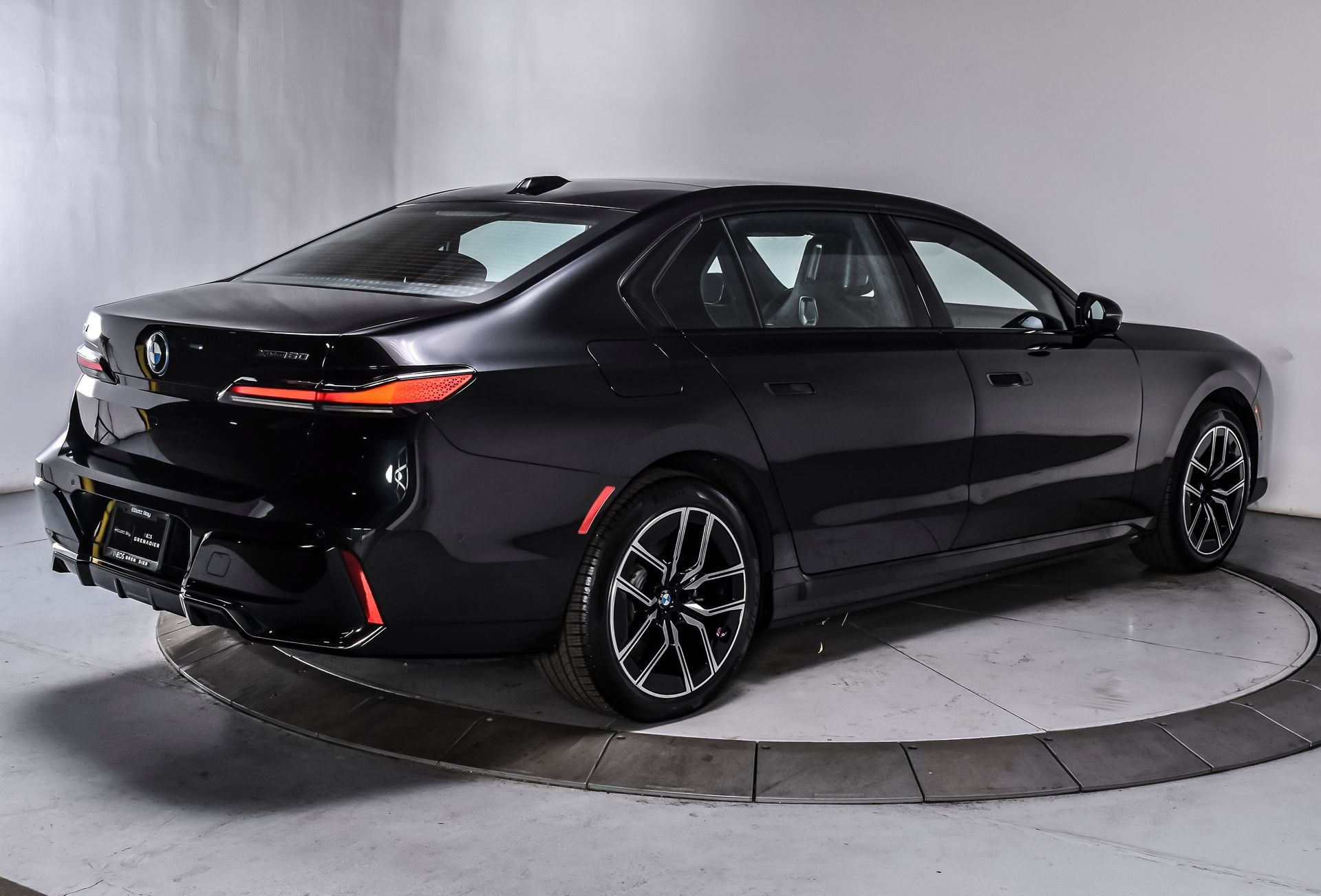 Used 2023 BMW i7 xDrive60 AWD/4WD image 6