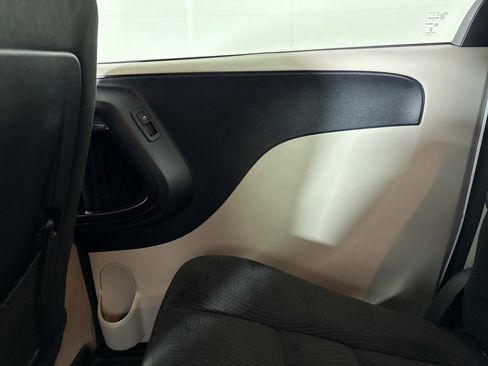 Used 2016 Dodge Grand Caravan SE w/ Quick Order Package 29E SE image 27