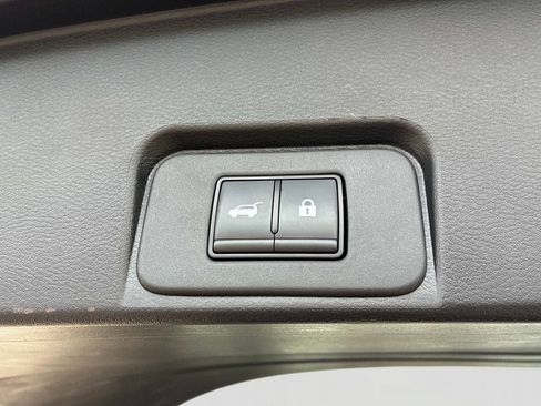 Used 2025 Nissan Rogue SV AWD/4WD image 14
