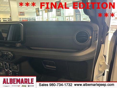 Used 2025 Jeep Wrangler Unlimited Rubicon 392 image 33