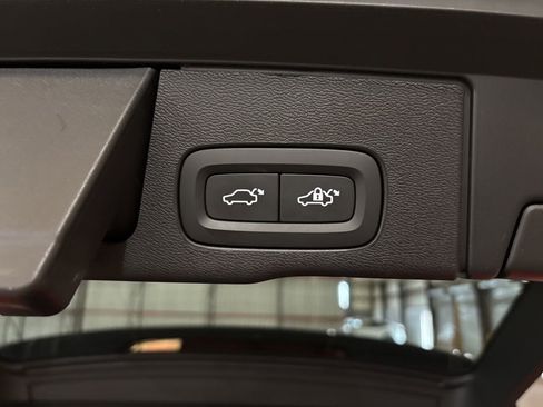 Used 2025 Volvo XC60 B5 Plus image 14