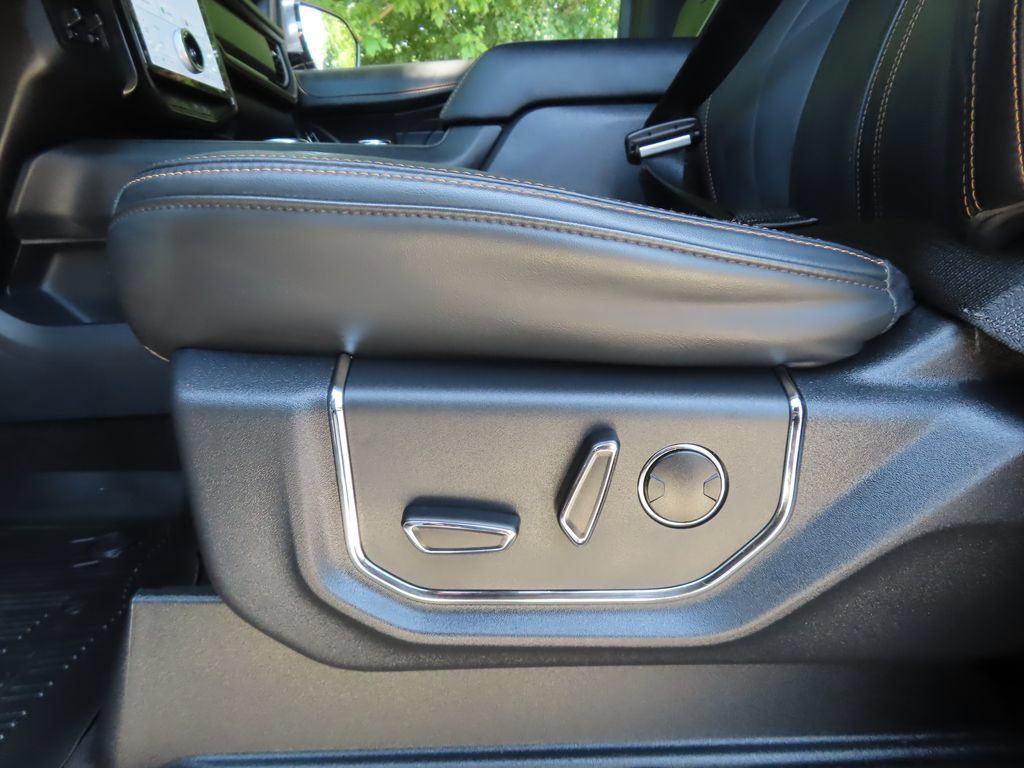 Used 2023 Ford Expedition Platinum AWD/4WD image 8
