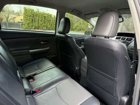 Used 2012 Toyota Prius V Five image 28