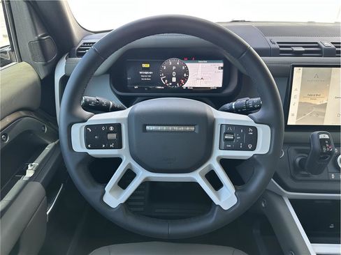 Used 2025 Land Rover Defender 90 S image 15