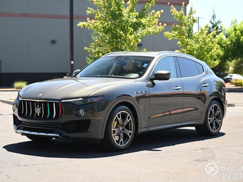 Used 2017 Maserati Levante S image 3
