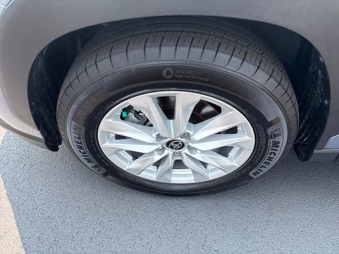 Used 2026 Toyota Corolla Cross LE AWD/4WD image 35