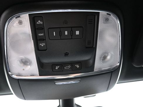 Used 2019 Jeep Grand Cherokee Altitude RWD image 6