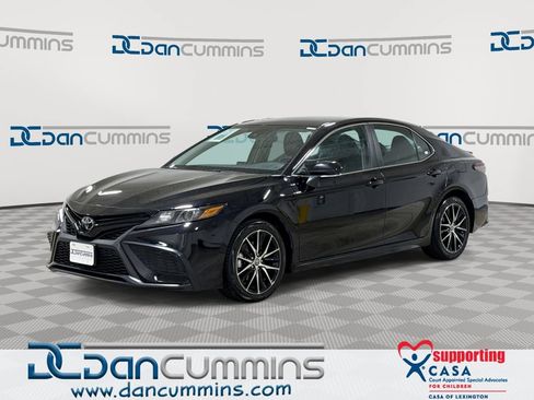 Used 2024 Toyota Camry SE FWD image 1