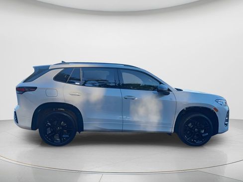 New 2026 Volkswagen Tiguan SE R-Line image 9