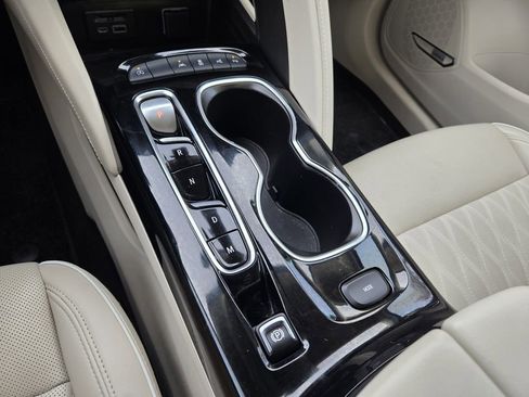 Used 2022 Buick Envision Avenir w/ Technology Package II image 18