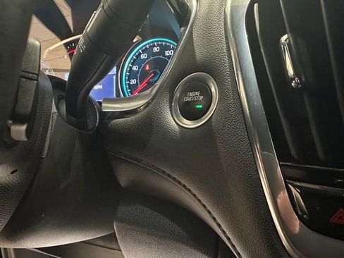 Used 2023 Chevrolet Traverse LT w/ Midnight/Sport Edition image 14