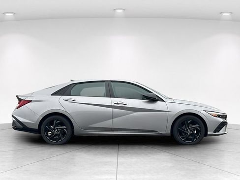 New 2026 Hyundai Elantra SEL FWD image 3