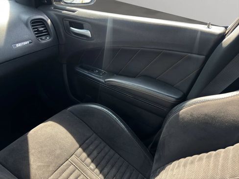 Used 2018 Dodge Charger R/T image 17