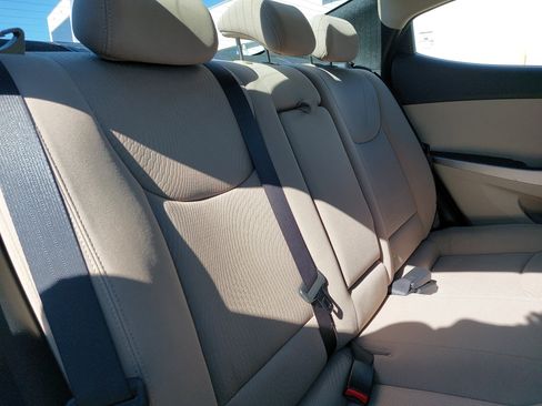 Used 2014 Hyundai Elantra SE image 11