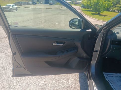 Used 2025 Nissan Sentra SV w/ All-Weather Package FWD image 11