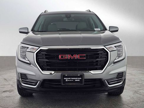 Used 2023 GMC Terrain SLE w/ Driver Convenience Package image 8