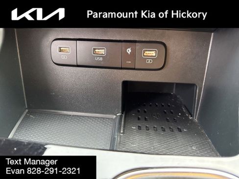 Used 2023 Kia Carnival EX image 29