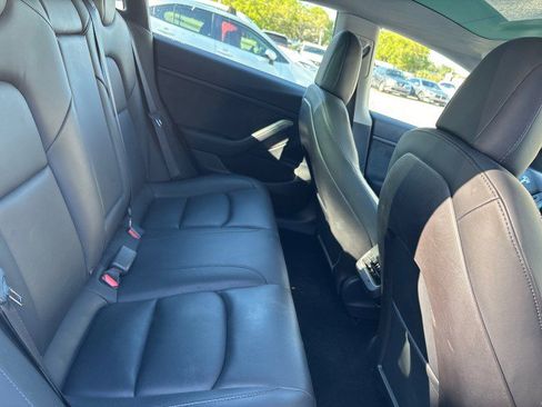 Used 2020 Tesla Model 3 Standard Range image 12